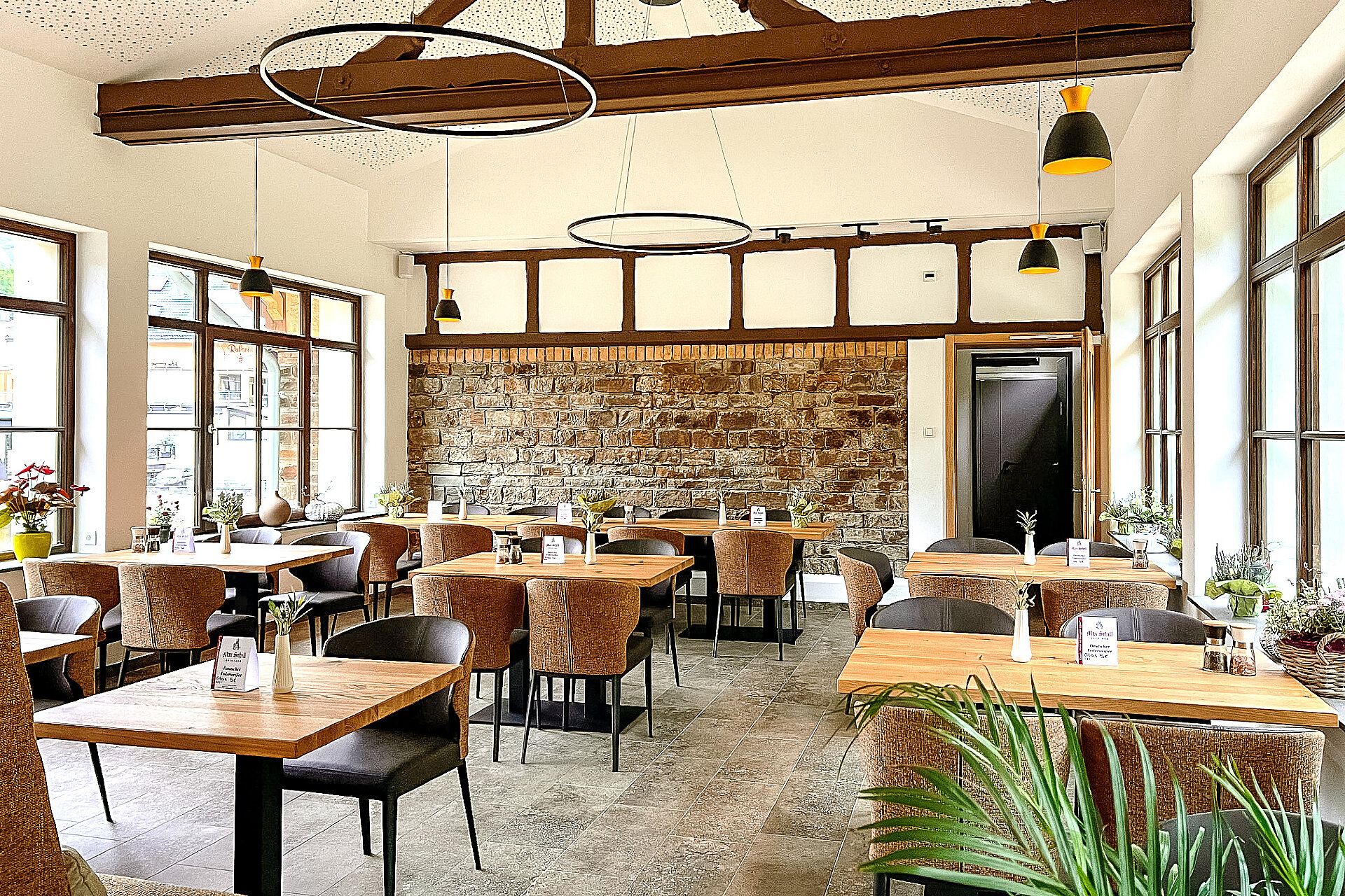 Taverne Sirtaki Innenansicht der Taverna Sirtaki in historischem Bahnhof in Altenahr