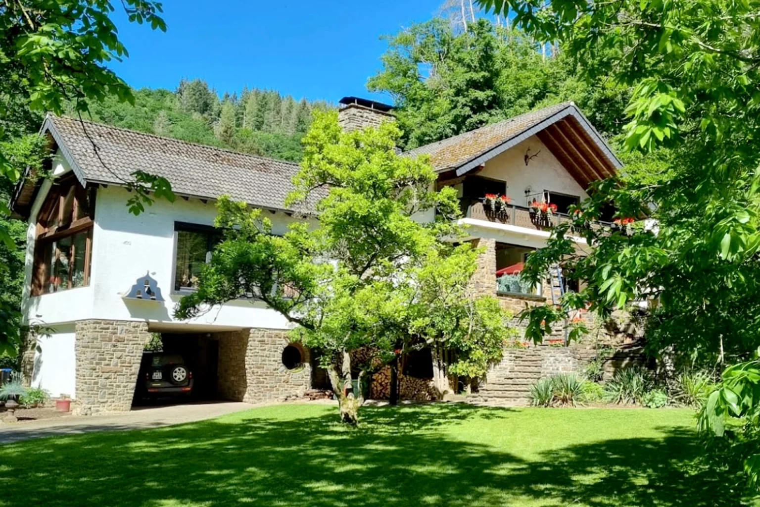 Haus- und Gartenansicht von B&B Am Sahrbach