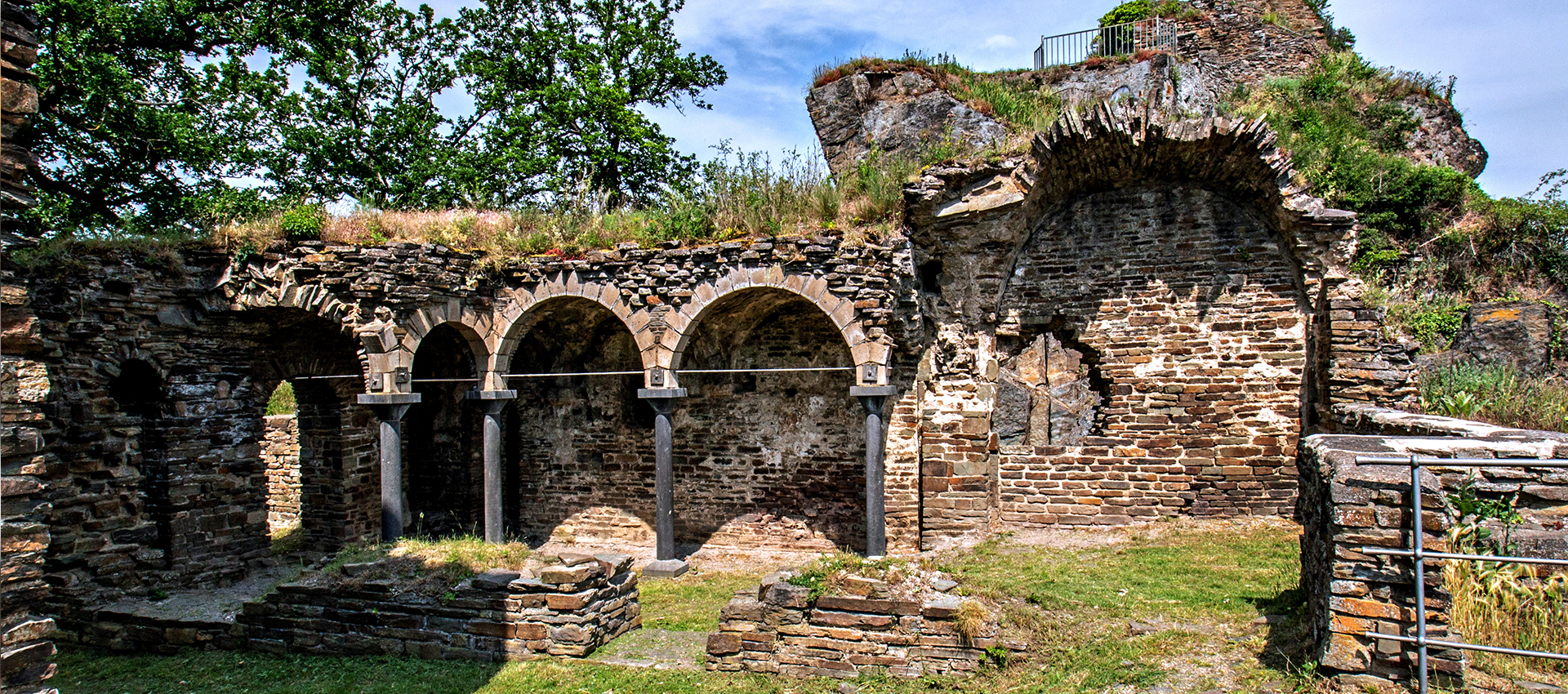 Burg-Are-Altenahr Burg Are, Burgruine in Altenahr