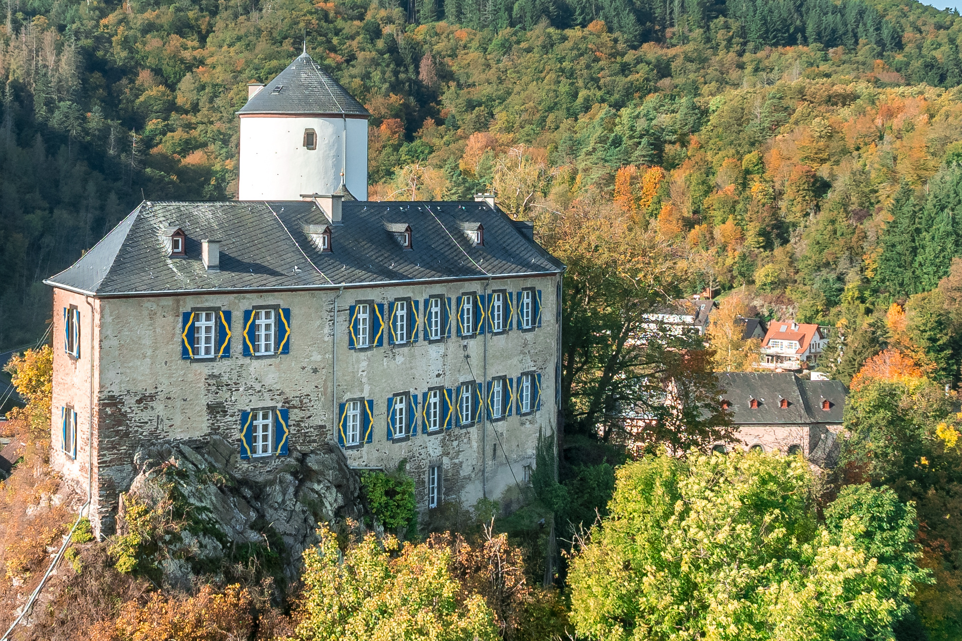 Burg Kreuzberg Drohnenaufnahme von der Kreuzburg in Kreuzberg.