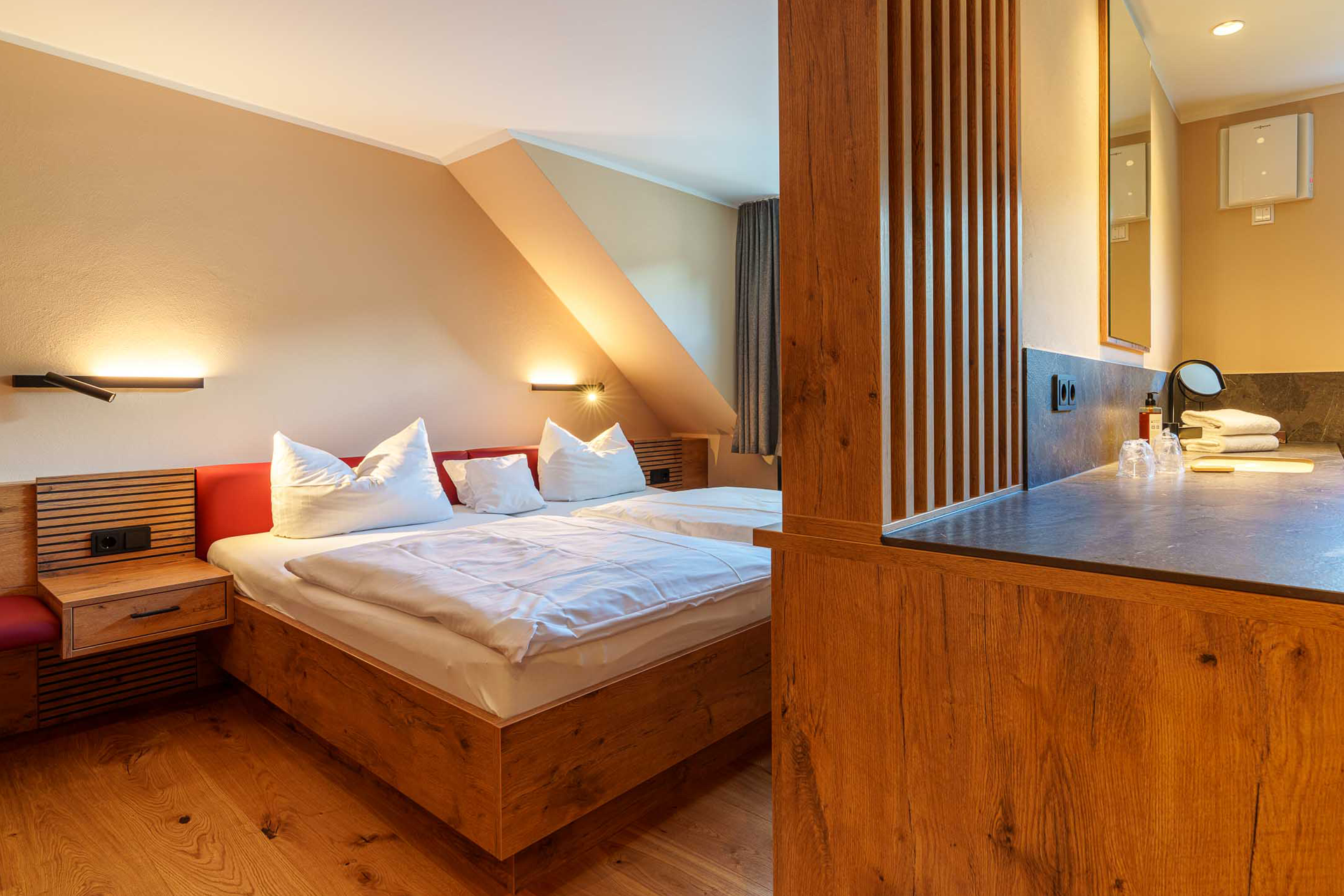 Ruland Geschmackvoll eingerichtetes Gästezimmer Hotel Ruland.