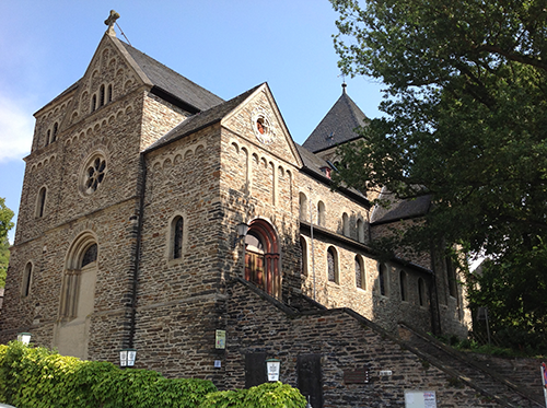 Straßenansicht der Pfarrkirche zu Altenahr